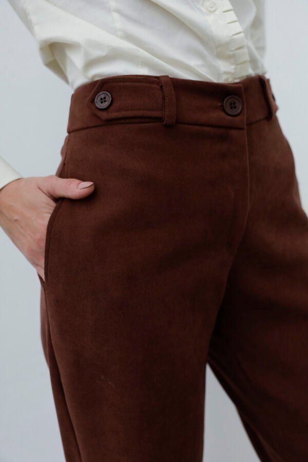 Pantalón tiro alto sarguita gamuzado - Imagen 3